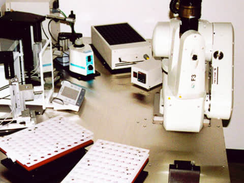 Pharmaceutical research station for laboratory drug discovery with precision volumetric measurement system