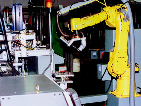 Inline transfer pallet system